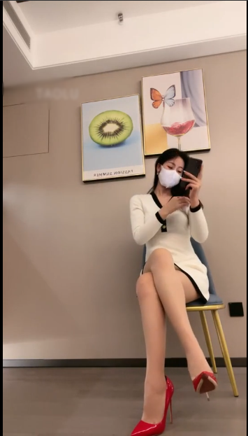 套路直播禾末s-体罚面试家奴的公狗+库里丝Rush臀窒息【2V】【468MB百度云】