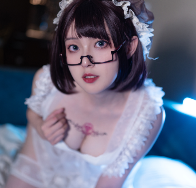 擦边女菩萨-Natsuko夏夏子-透明女仆（76P,844M）