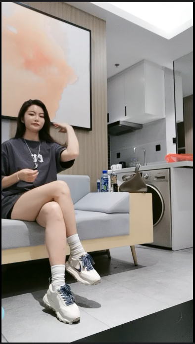 套路直播琴师琴魔-运动鞋棉袜-踩踏气味羞辱洗脚轻度恋足【1V】【437MB百度云】