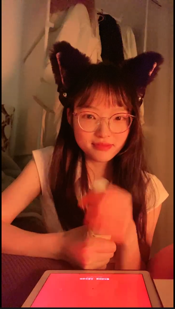 套路直播王子殿下-跟着音乐节奏lu被妈妈榨精【1V】【973MB百度云】