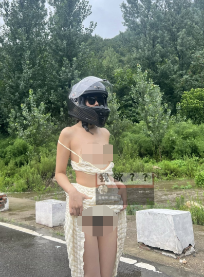 极品性奴阴钉骚妻-金秘书-各种公园超市人前露出视图(115P,74V,1.75G)
