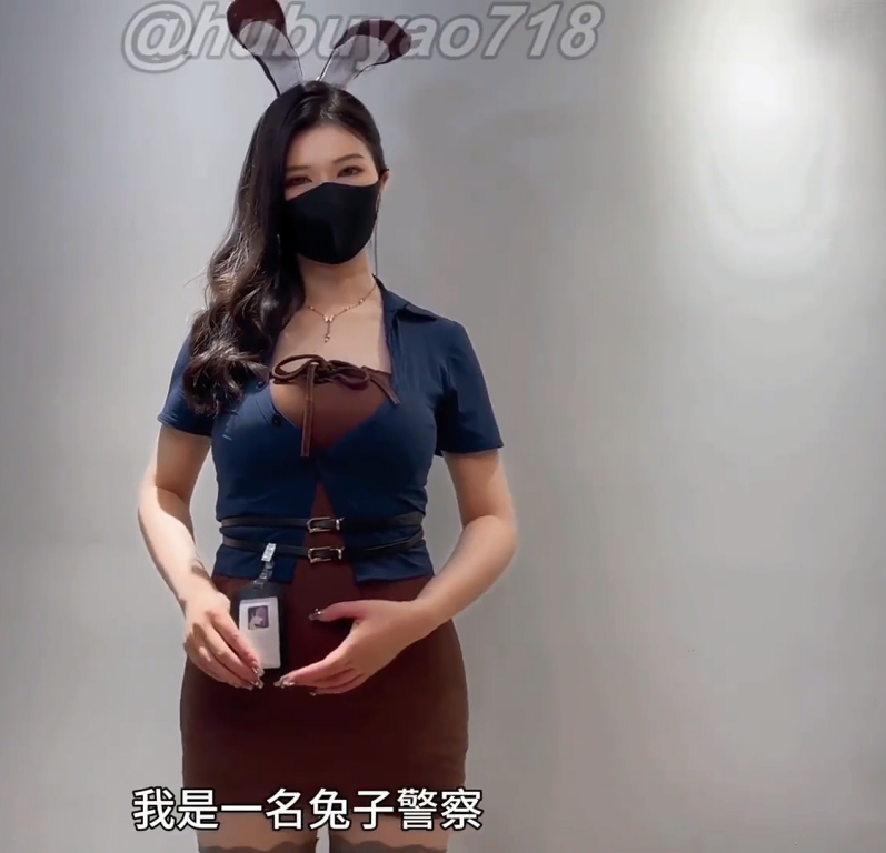 极品人气御姐-狐不妖-兔子警察(1V,1.42G)