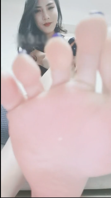 套路直播萱萱s女帝-胯下视角+皮靴红绿灯+温柔诱惑+成为主人最贱的狗【4V】【1.55G百度云】