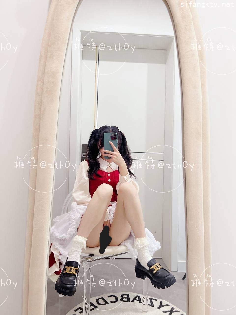 推特大神-叔叔和萌妹侄女乱伦的秘密! 32P3V