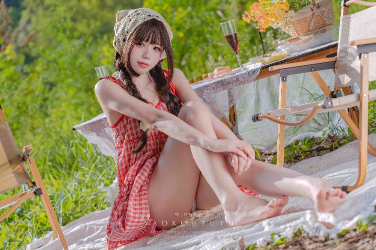 黏黏团子兔（咬一口兔娘）- 绿野茶会 Lovesick girls [69P+1V／1.34GB]