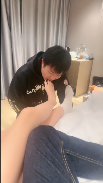 套路直播狗哥M-情侣主VS绿帽狗奴【1V】【500MB百度云】