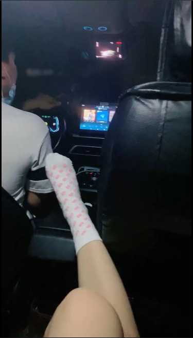 套路直播不知名美女- 车内开发网约车司机【1V】【797MB百度云】