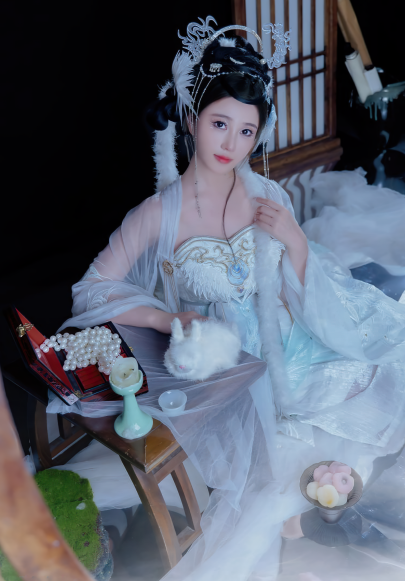 漏点女菩萨- 年年-嫦娥仙子(49P,808M)