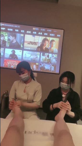 套路直播貂蝉-带两位素人小姐姐+剧情调教女奴高中同学【2V】【464MB百度云】