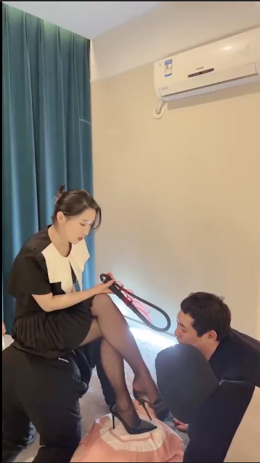 套路直播潘妮-深夜happy【1V】【395MB百度云】