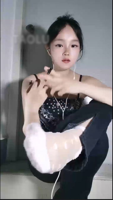 套路直播舜华-碎花长裙寸止羞辱+辣妹民族风寸止羞辱【2V】【726MB百度云】
