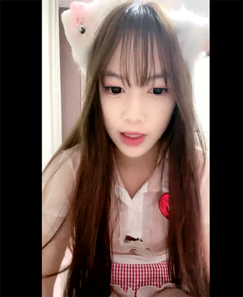 可乐妹妹全程露脸穿上性感的情趣装诱惑狼友，听指挥大秀直播 510m