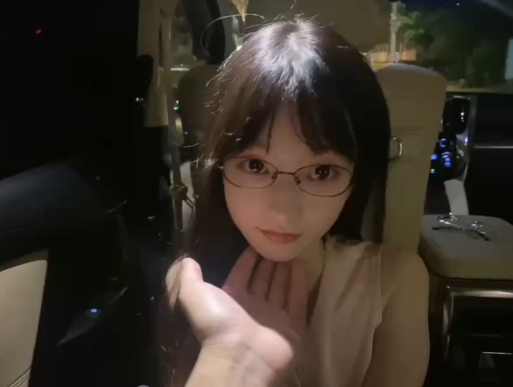 这个眼镜妹有没有视频啊