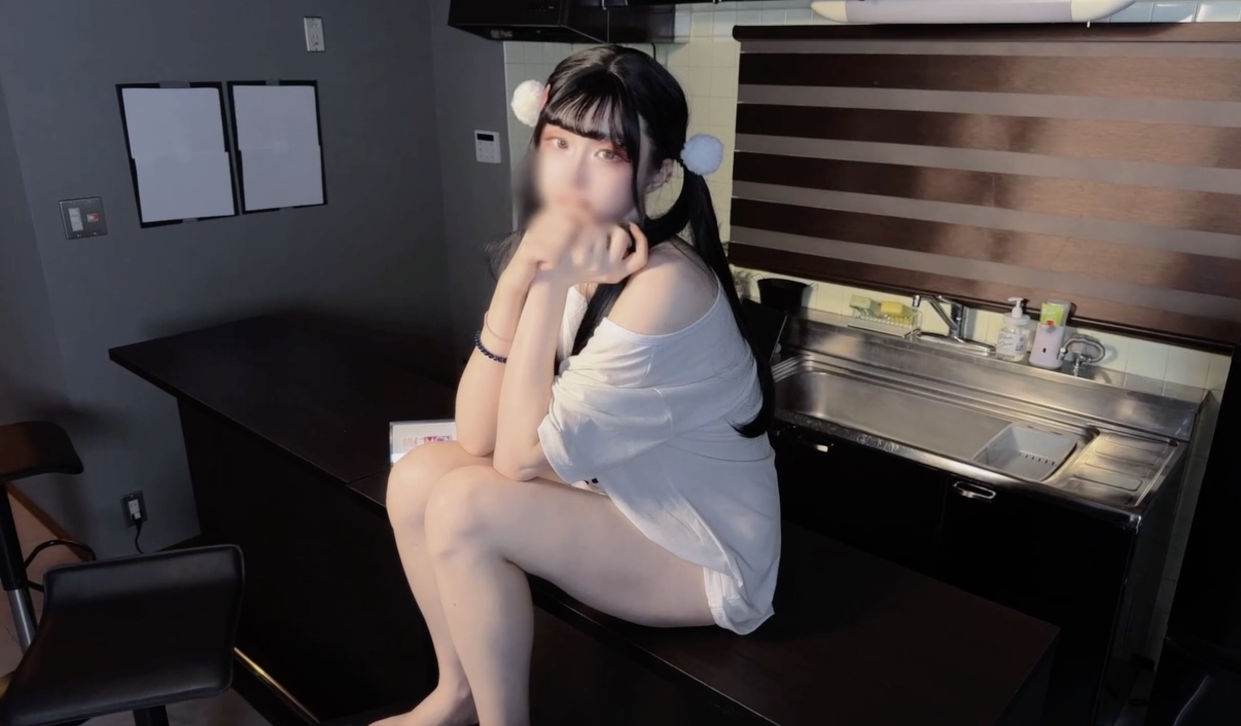 [糖心Vlog] 圣诞特殊玩法 双马尾想哥哥遍操遍打-鸡教练 [1V / 707MB]