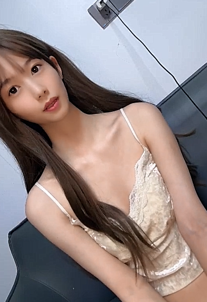 -这才是真正的校花，【广州大学生】明星来了~甘拜下风，清纯指数极高，这小姐姐好甜呀