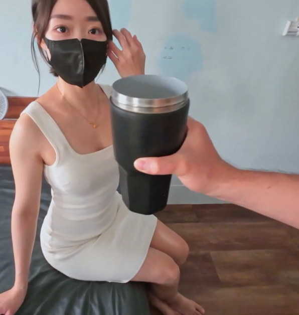 超极品人气台妹-ssrpeach-路边单身美女的邀请 完整版(1V,962M)