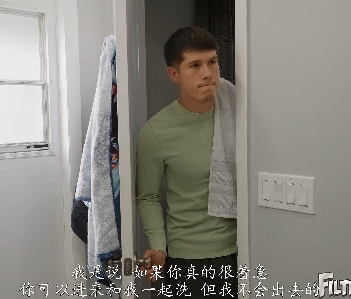 欧美AV-kenzie love&brookie blair-继母和女友,中文字幕(1V,5.64G)