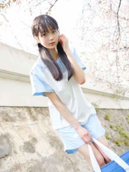 漏三点-稚乖画册-赤西夜夜-运动服（83P,2V,2.31G）