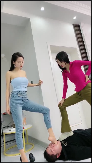 套路直播银儿-双胞胎美女 调教 踩踏【1V】【397MB百度云】