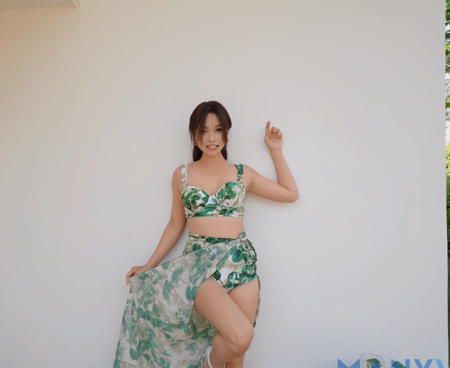 唯美少女-jasmine.j-完整版-后花园的御姐(1V,2.47G)
