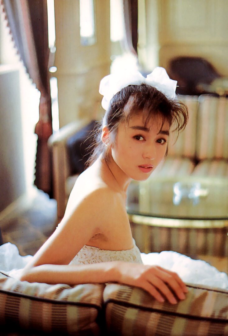 补青山知可子唯一的两套写真集146+205P