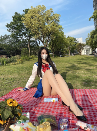 July芝岚 - 户外野餐 【59P108M】