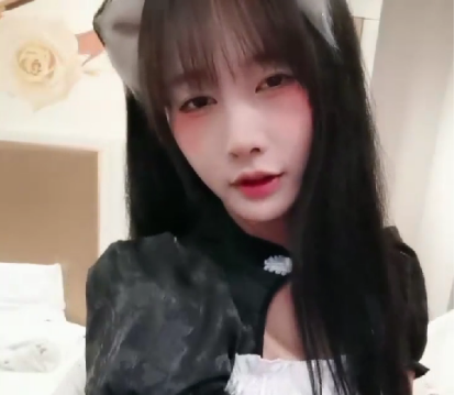 纯欲系天花板_极品甜美少女_猫耳朵女仆装，今天单人小秀，扭腰摆臀慢慢脱掉，跪沙发翘起美臀1.28G