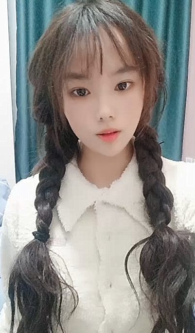 G奶大学生，奶子好漂亮，【大白兔糖糖】，白花花的少女肉体，居然还是个一线天馒头逼