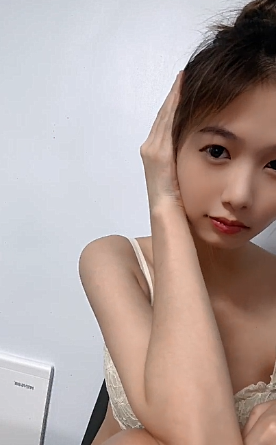 人气女神来袭，明星颜值，大美女，【广州大学生】，身材曼妙前凸后翘，白浆从洞洞流出
