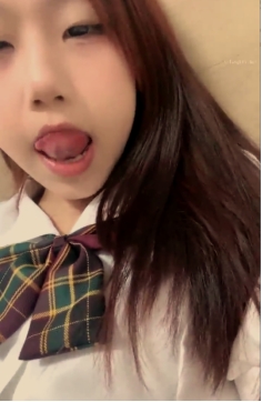 新人，19岁的幼齿小萝莉，【淘气明月】，逼逼很肥美816M