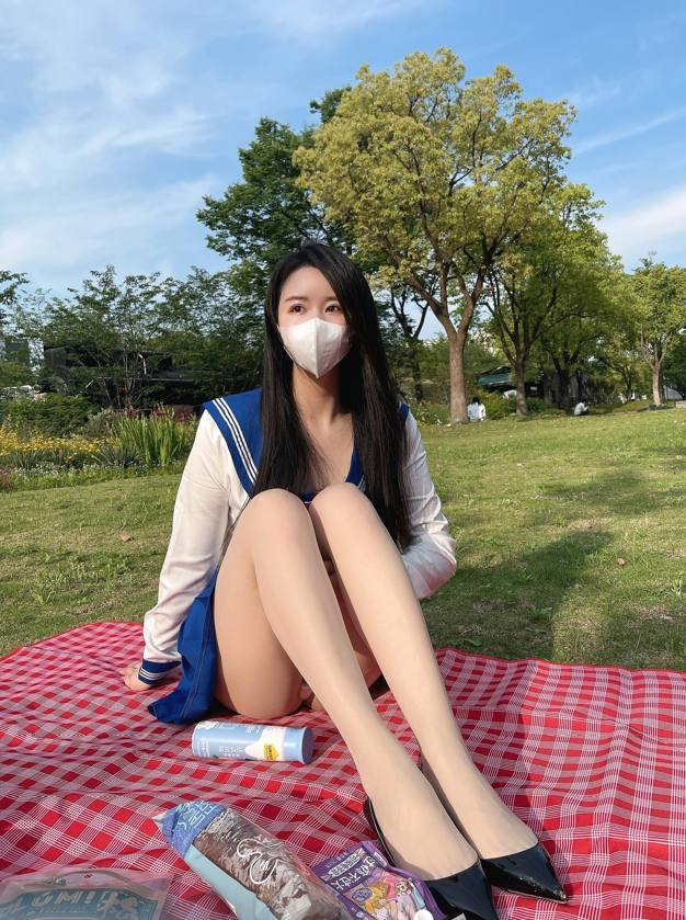 July芝岚 - 户外野餐 【59P108M】