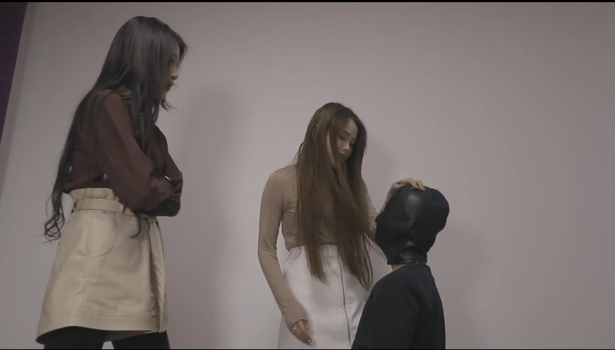 【调教】婉慈Icon-南一和小贝双女王暴踹家奴【1V】【264MB百度云】