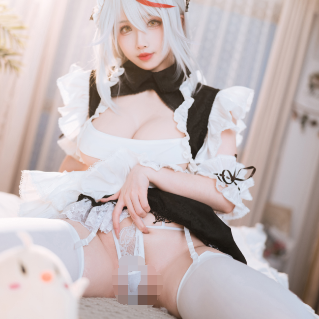 人气骚鸡-rioko凉凉子 –港区的龙女仆 无码版(30P,352M)