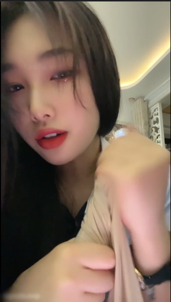 套路直播小X大王-呼吸控制憋气倒计时到翻白眼吐精 包臀裙 肉丝 裸足【1V】【1.67G百度云】