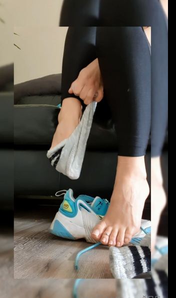 足控精品-onlyfans美足 sofiastoes-原版视图 3(21P,6V,581M)