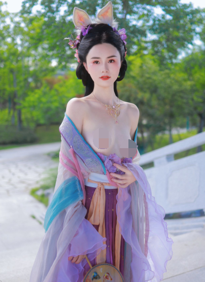 三点全漏-秀人骚模-艾希儿-超大尺度唯美私拍视图(120P,6V,522M)