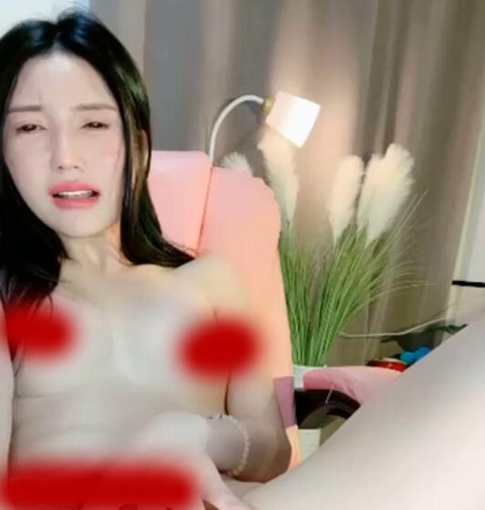 网红尤物性感美女！黑白丝袜短裙！收费房大尺度【1v453m】