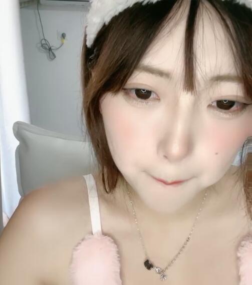 主播：兔兔和喵—超好看的面庞-1V417M