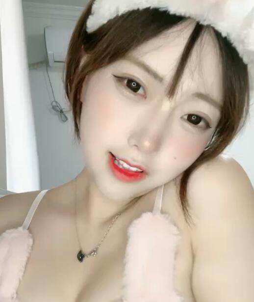 主播：兔兔和喵—超好看的面庞-1V417M