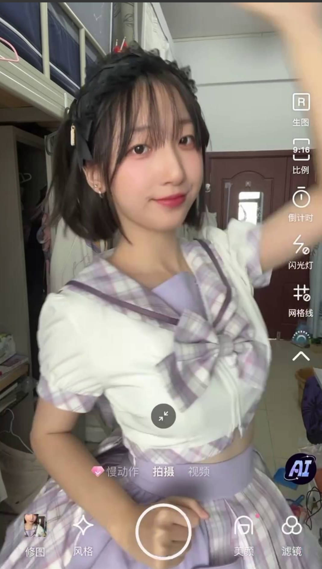 平时上课很乖的中学可爱lo娘竟在高中女生宿舍露出还被栓狗链插入！【114P+35V 350MB】