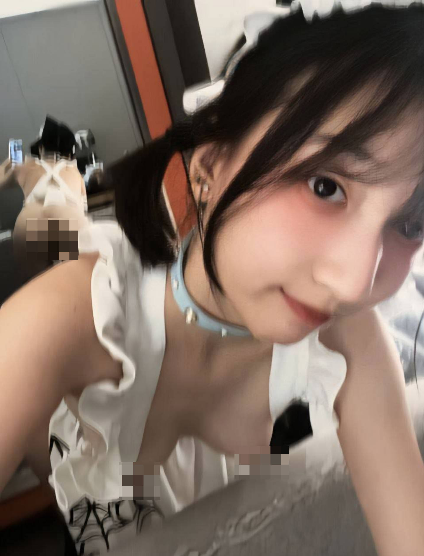 平时上课很乖的中学可爱lo娘竟在高中女生宿舍露出还被栓狗链插入！【114P+35V 350MB】