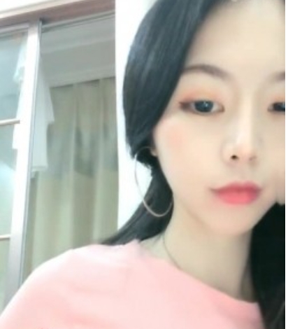 女神级嫩妹丑曦卫生间洗衣服,有粉丝想看鲍鱼,直接脱裤开秀,鲍鱼粉嫩多汁388M