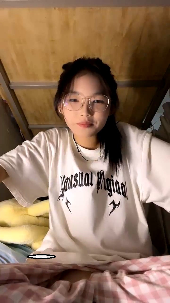 @摇摇摇 清纯大一妹子在宿舍床上开大秀【1.63G】