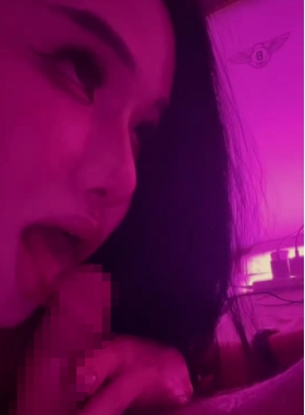 一月最新抖音巨乳网红顾灵曦❤️ 和金主口交舔菊花后入一对一视频403M