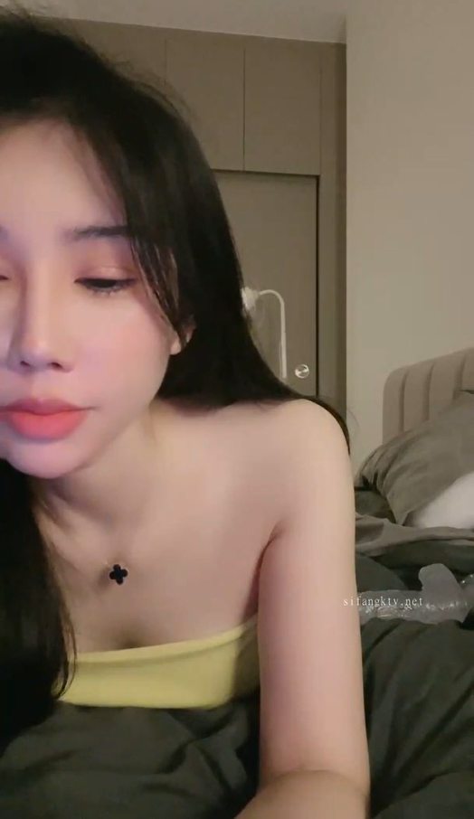 超级大美女【不晚】顶级身材绝世美乳又大又软 特喧腾【3V3.61G】