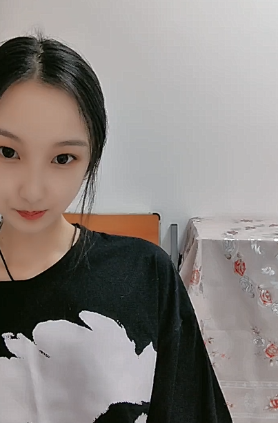 坐标重庆，大长腿超模女神重磅归来，【纯情小猫咪】。魔鬼身材。脸蛋精致，被男友连续无套干了好多天