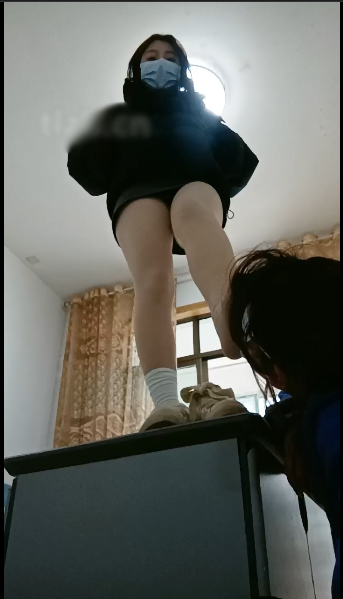 套路直播爱可呀- 新年第一调68分钟 母畜-学生主-超脏鞋袜闻舔【1V】【712MB百度云】