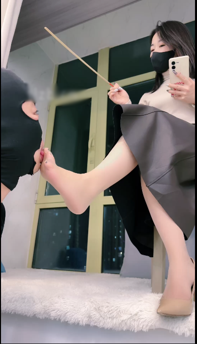 套路直播辣姐辣妹- 调教教学85分钟 奴隶犬化教学-如何正确舔脚【1V】【904MB百度云】