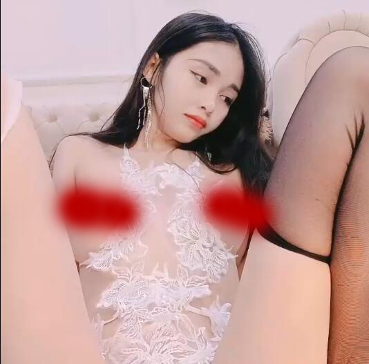 主播：水喷喷—人如其名-1V1G