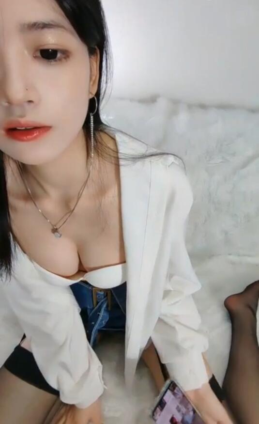 纯情女主播「樱桃」转黄播-1V275M-